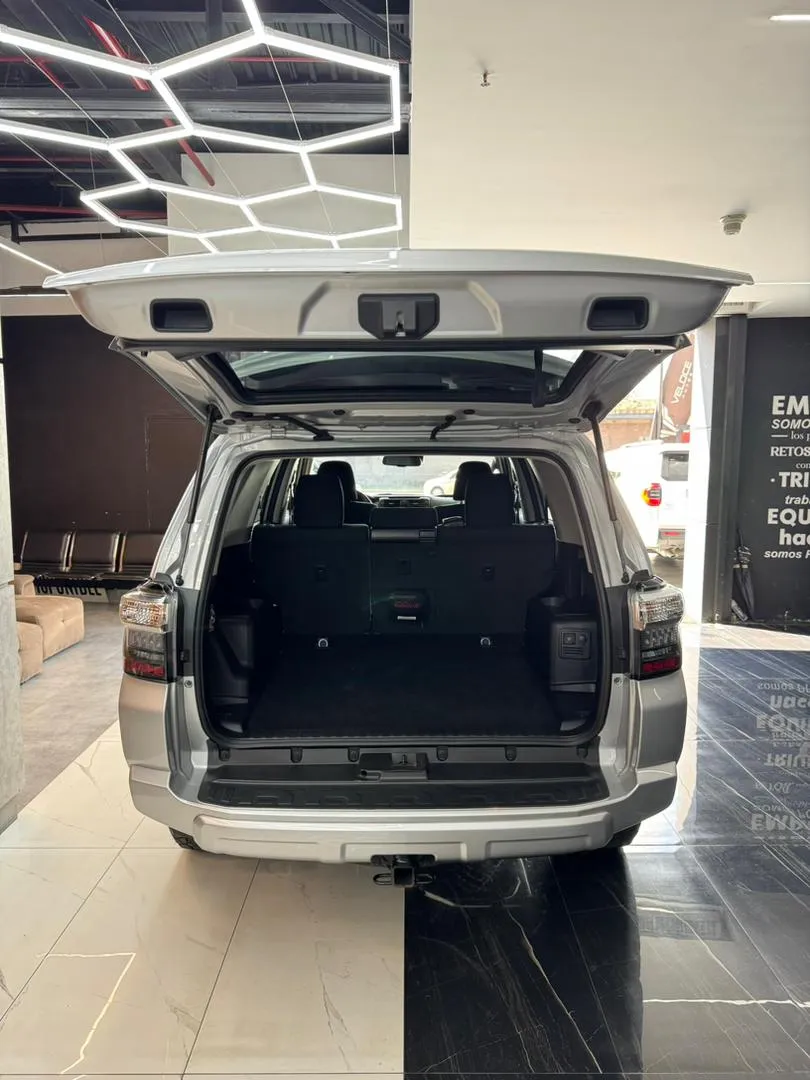 Toyota 4runner Trd Off Road 2024 plateado12