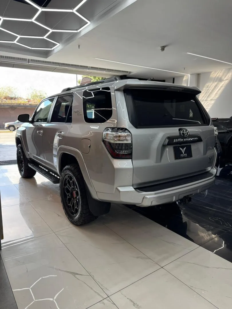 Toyota 4Runner TRD Off Road 2024 Plateado Caracas