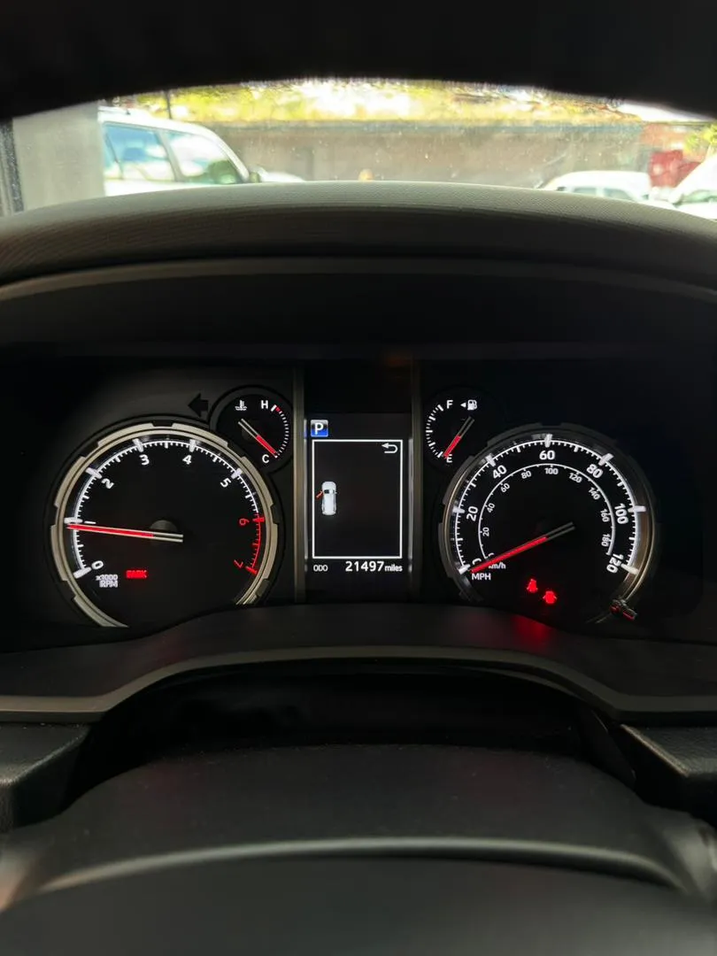 Toyota 4runner Trd Off Road 2024 plateado6