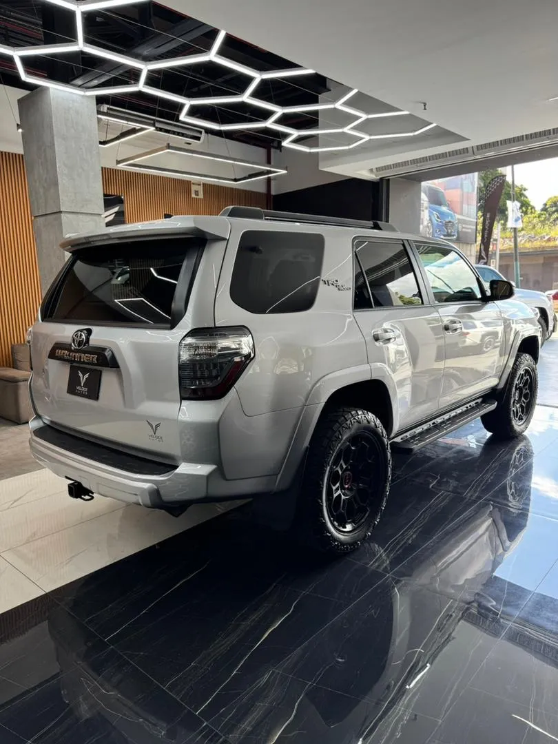 Toyota 4Runner TRD Off Road 2024 Plateado Caracas
