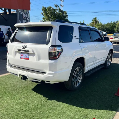 Toyota 4Runner TRD Off Road 2023 Blanco Lechería