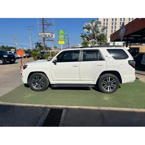 Toyota 4Runner TRD Off Road 2023 Blanco Lechería