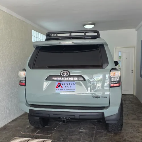 Toyota 4Runner TRD Pro 2023 Gris Lechería
