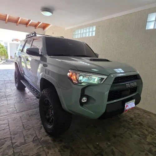 Toyota 4Runner TRD Pro 2023 Gris Lechería