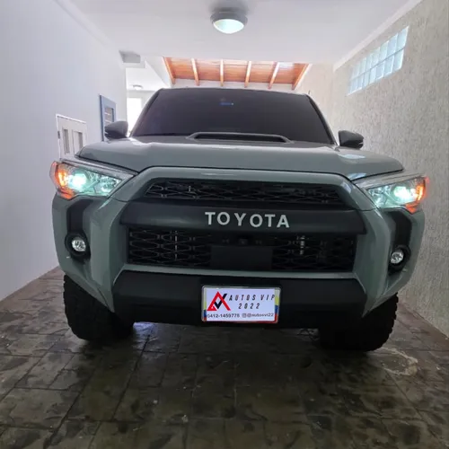 Toyota 4Runner TRD Pro 2023 Gris Lechería