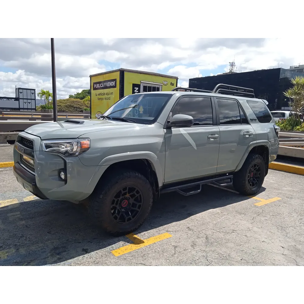 Toyota 4Runner TRD PRO 2023 Gris Lechería