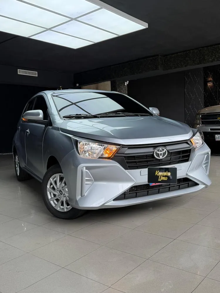 Toyota AGYA 2026 Plateado Caracas