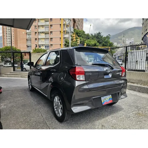 Toyota AGYA 2026 Gris Caracas