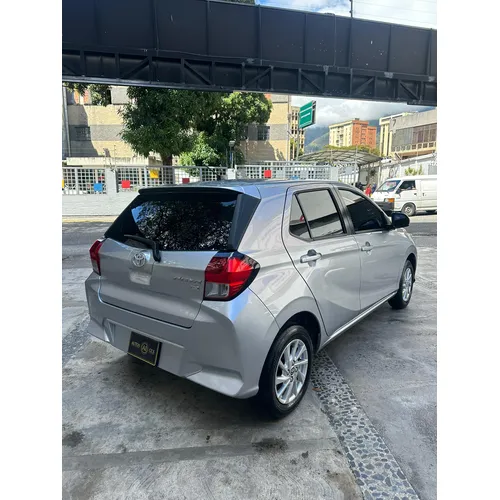 Toyota AGYA 2026 Plateado Caracas