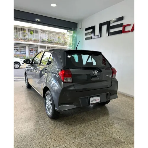 Toyota AGYA 2025 Gris Caracas