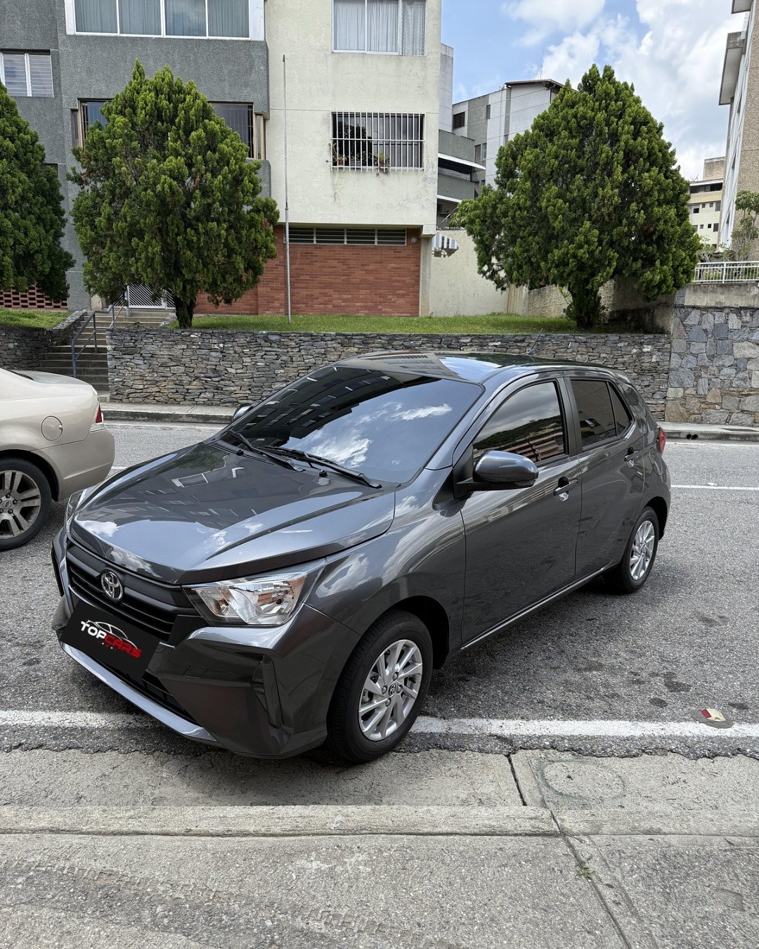 Toyota AGYA 2025 Gris Caracas