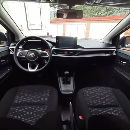 Toyota AGYA 2026 Plateado Caracas