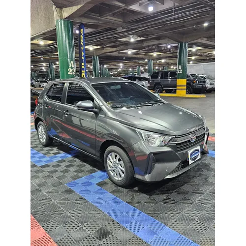 Toyota AGYA 2026 Gris Caracas