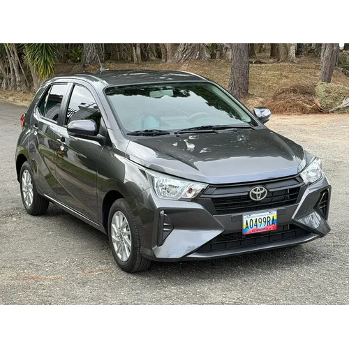 Toyota AGYA 2026 Gris Caracas