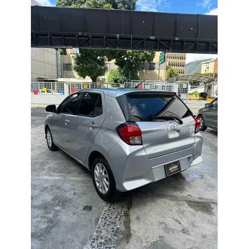 Toyota AGYA 2026 Plateado