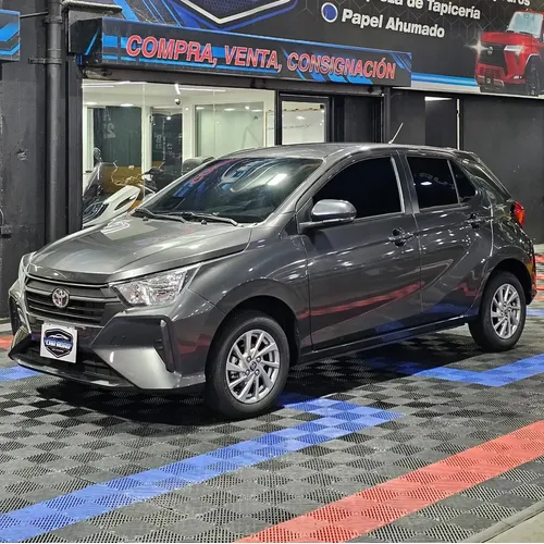 Toyota AGYA 2026 Gris Caracas