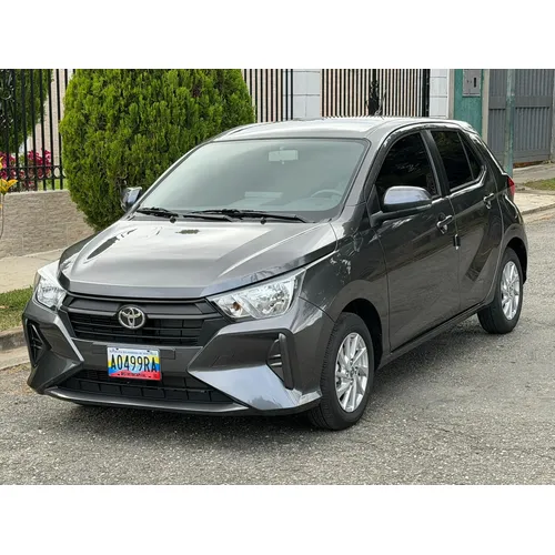Toyota AGYA 2026 Gris Caracas
