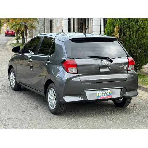 Toyota AGYA 2026 Gris Caracas