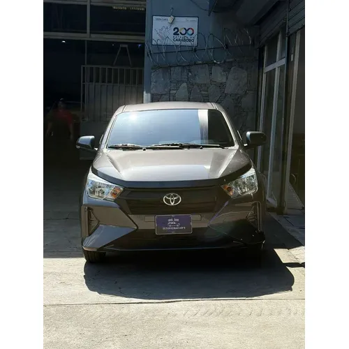 Toyota AGYA 2026 Gris Caracas