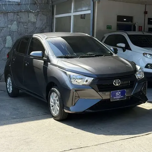 Toyota AGYA 2026 Gris Caracas