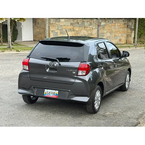 Toyota AGYA 2026 Gris Caracas