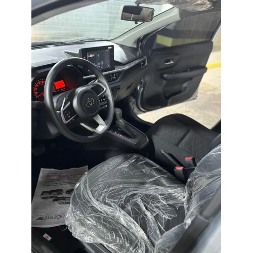 Toyota AGYA 2026 Plateado Caracas