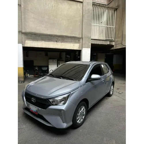 Toyota AGYA 2026 Plateado Caracas