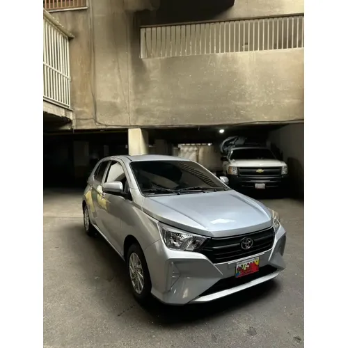 Toyota AGYA 2026 Plateado Caracas