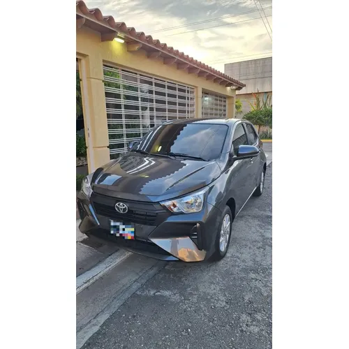 Toyota AGYA 2025 Gris Caracas