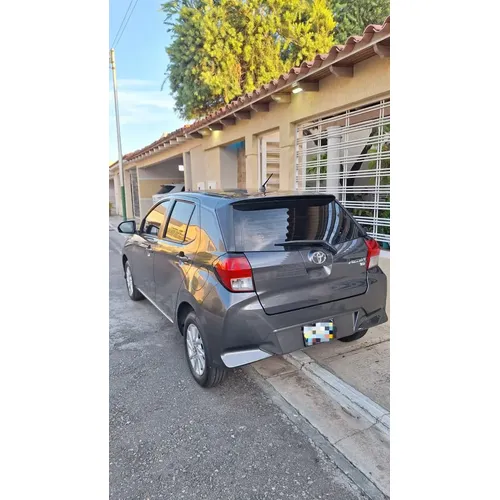 Toyota AGYA 2025 Gris Caracas