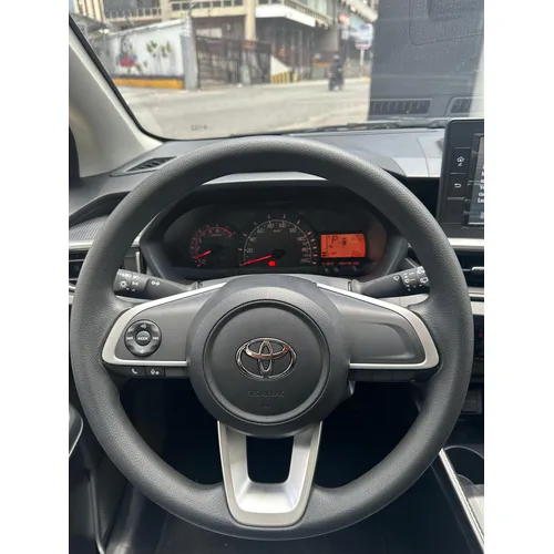 Toyota AGYA 2026 Blanco Caracas