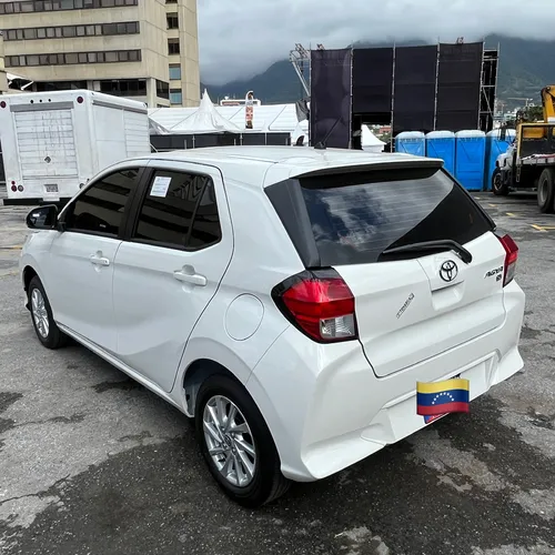 Toyota AGYA 2026 Blanco Caracas