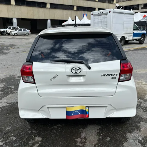 Toyota AGYA 2026 Blanco Caracas