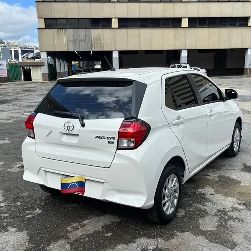 Toyota AGYA 2026 Blanco Caracas