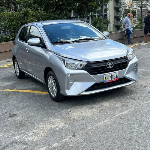 Toyota AGYA 2026 Plateado Caracas