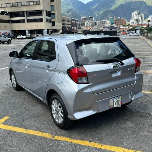 Toyota AGYA 2026 Plateado Caracas