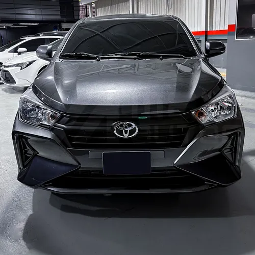 Toyota AGYA AT 2026 Gris Caracas