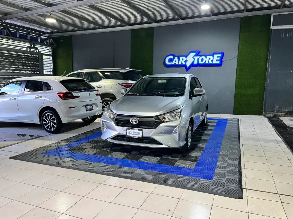 Toyota AGYA 2025 Plateado Caracas