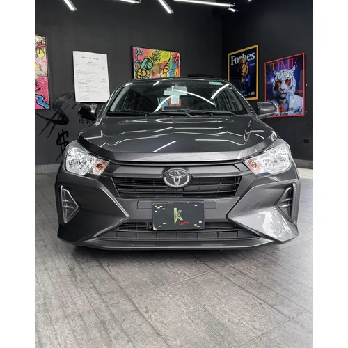 Toyota AGYA G 2026 Gris Caracas