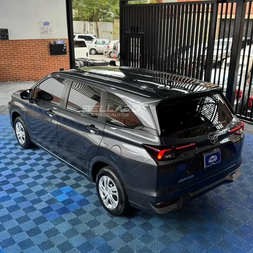 Toyota Avanza 2023 Gris Caracas