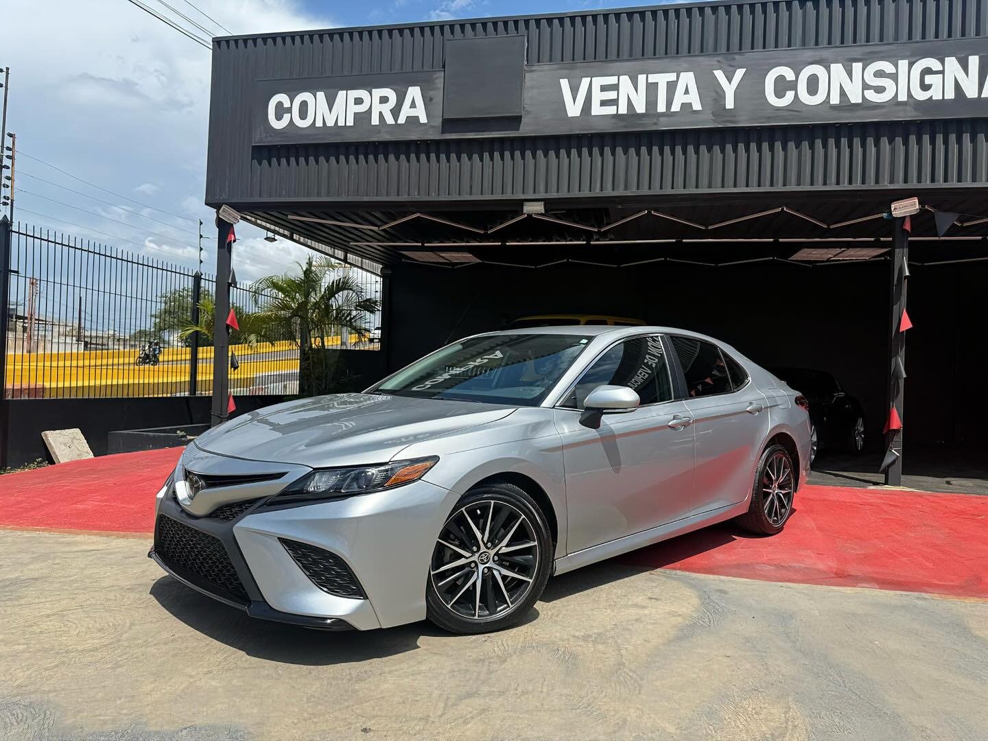 Toyota Camry 2022 Plateado