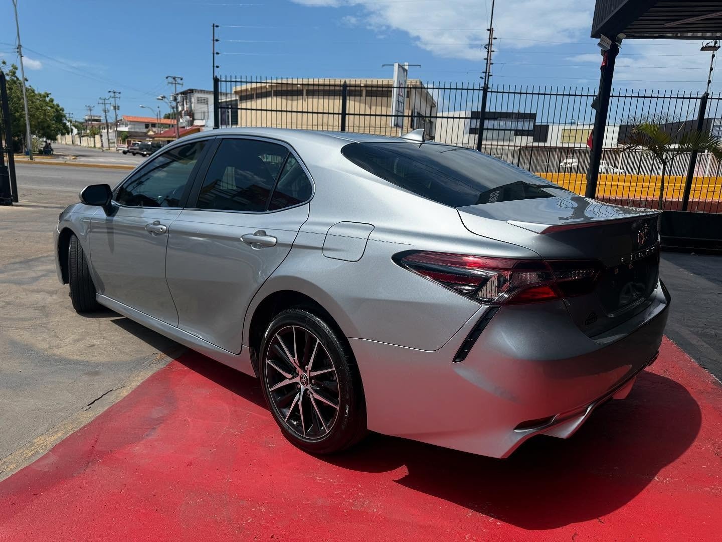 Toyota Camry 2022 Plateado