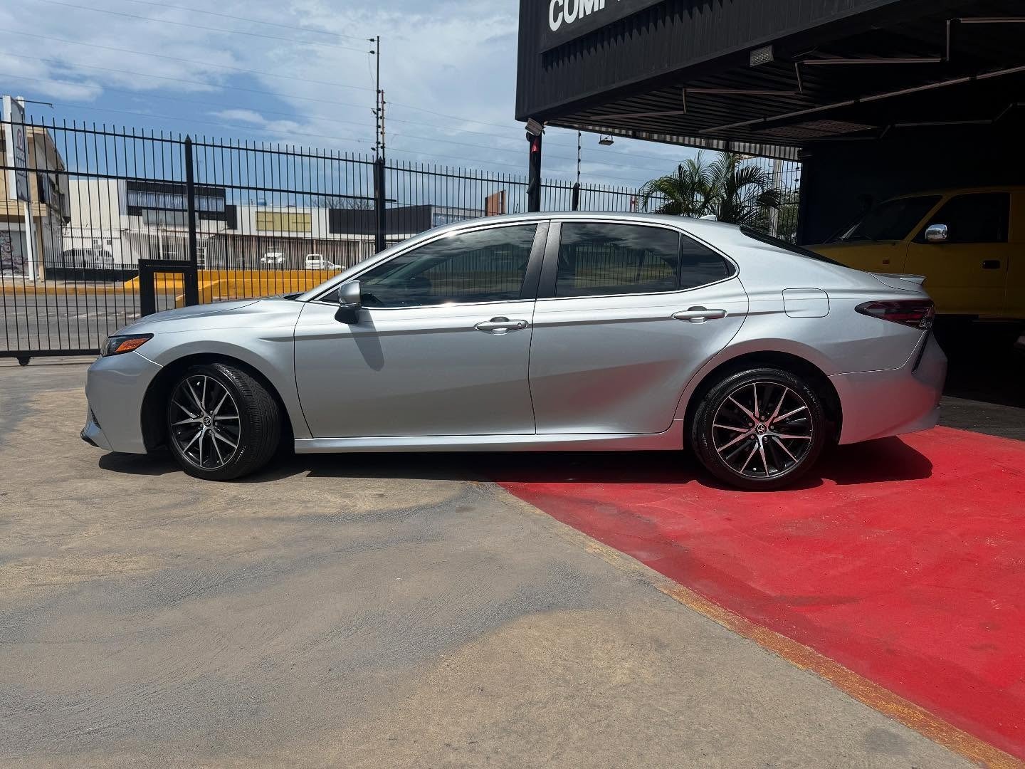 Toyota Camry 2022 Plateado