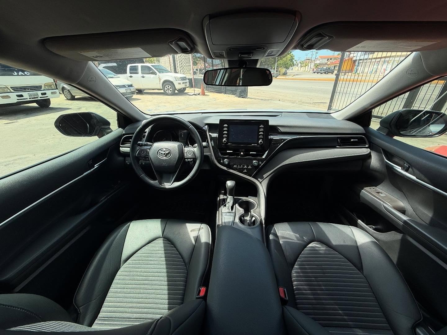 Toyota Camry 2022 Plateado
