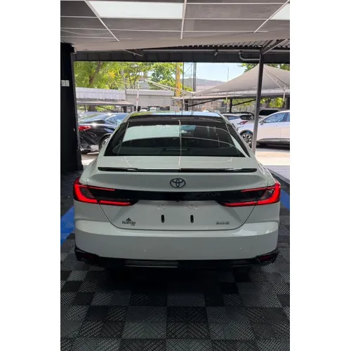 Toyota Camry 2025 Blanco Caracas