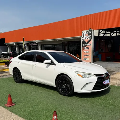 Toyota Camry 2017 Blanco Lechería
