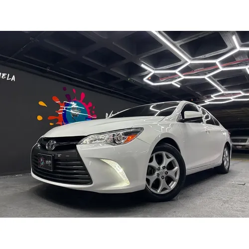 Toyota Camry LE 2018 Blanco Caracas