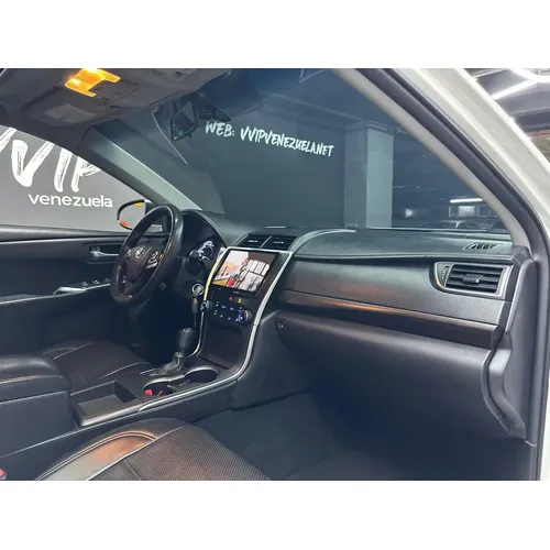 Toyota Camry LE 2018 Blanco Caracas
