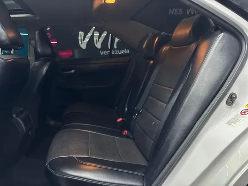 Toyota Camry LE 2018 Blanco Caracas
