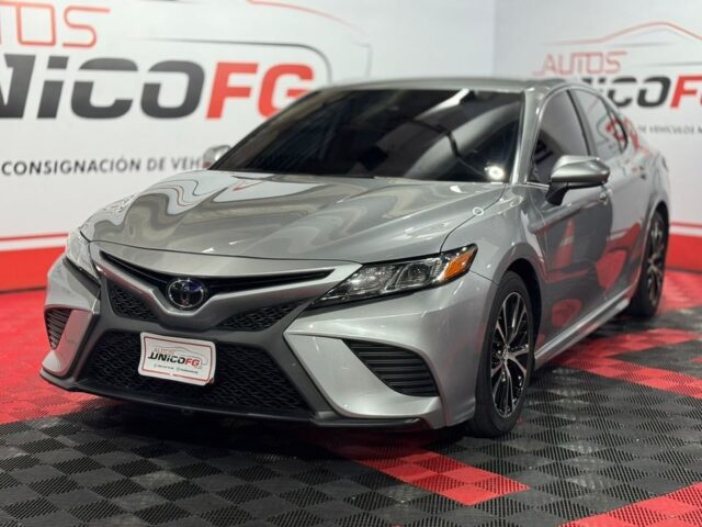 Toyota Camry SE 2019 Plateado Caracas
